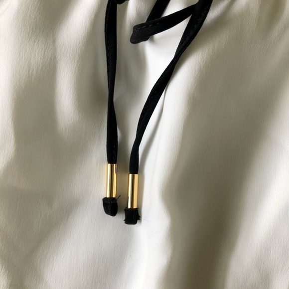 EXPRESS Mini Skirt 🔳 - Picture 3 of 7